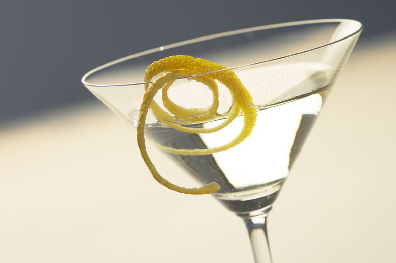  5 Simple Cocktail Garnish Ideas