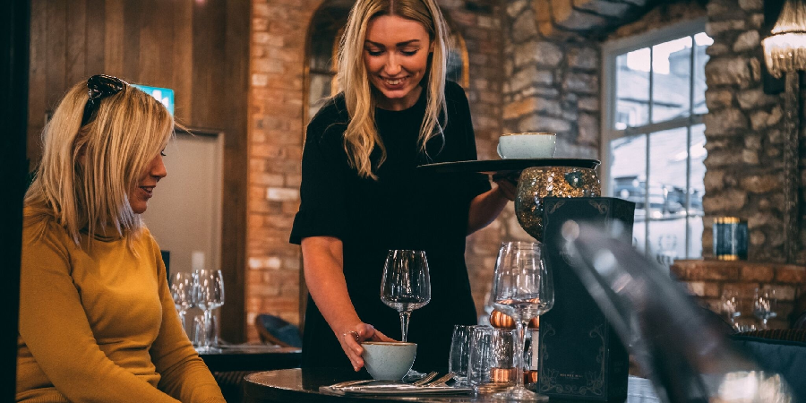 3 Must-Have Qualities to Have as a Server 