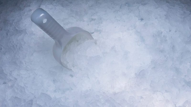 How to Prepare Your Café for Summer with a High-Capacity Ice Maker