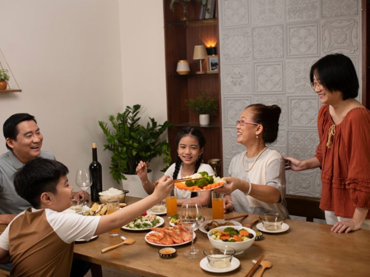 How to Plan Small Gathering Catering for Cosy Christmas Get-Togethers