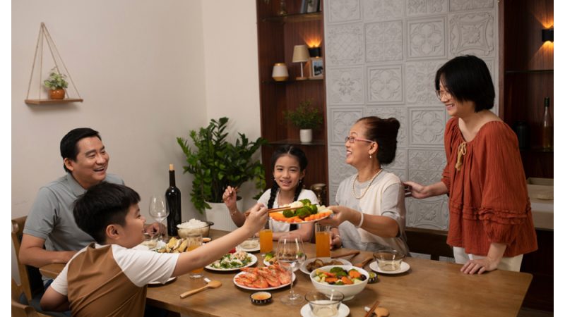 How to Plan Small Gathering Catering for Cosy Christmas Get-Togethers